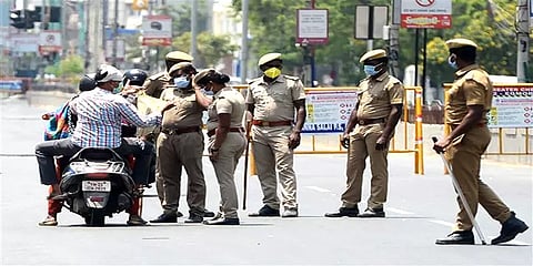 முழு ஊரடங்கு.. அத்துமீறி வெளியே வந்தால்...! - காவல்துறை எச்சரிக்கை