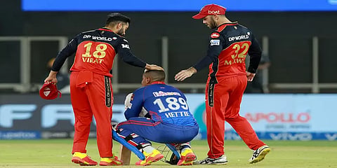 தோல்வியால் சோர்ந்துபோன ரிஷப் பன்ட்; ஆறுதல் கூறிய கோலி, சிராஜ்