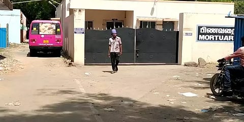இறந்த தாயின் உடலை வாங்கமுடியாமல் 5 நாட்களாக தவிக்கும் மகன் - காஞ்சிபுரத்தில் அதிர்ச்சி!