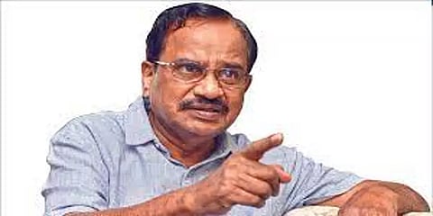 "சரியான திசையில் ஸ்டாலின்... அதிமுகவில் 'கத்தி' அரசியல்!" - தமிழருவி மணியன் சிறப்பு பேட்டி
