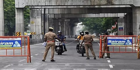 முழு ஊரடங்கு: சென்னையில் 10,000 காவலர்கள் தீவிர கண்காணிப்பு