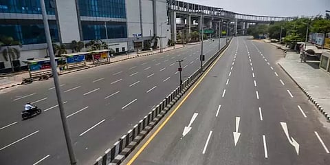 தமிழகத்தில் ஊரடங்கு கண்காணிப்பு தீவிரம்: 100-க்கும் மேற்பட்ட வாகனங்கள் பறிமுதல்