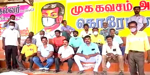 தடுப்பூசி போட்டு உயிரை காப்போம்: விழிப்புணர்வு ஓவியம் வரைந்துள்ள உளுந்தூர்பேட்டை ஓவியர்கள்