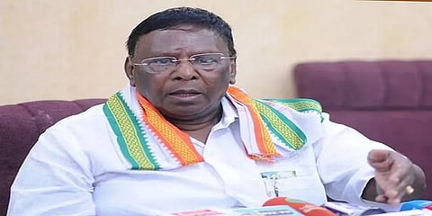 புதுச்சேரி: பதவியேற்காமல் ஜனநாயகத்தை கேளிக் கூத்தாக்குகிறார்கள் - நாராயணசாமி குற்றச்சாட்டு
