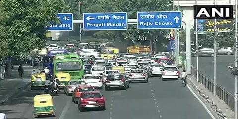 டெல்லியில் ஊரடங்கு தளர்வால் கடும் வாகன நெரிசல்