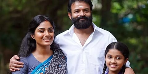 ஓடிடி திரைப் பார்வை: 'வெள்ளம்' - மதுப் பழக்கமும் திசைமாறிய முரளிகளின் வாழ்க்கையும்!