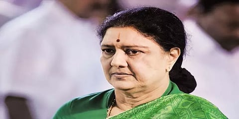 "கட்சிக்காக குரல் கொடுத்த புகழேந்தி நீக்கப்பட்டது ஆச்சரியம் அளிக்கிறது" - சசிகலா