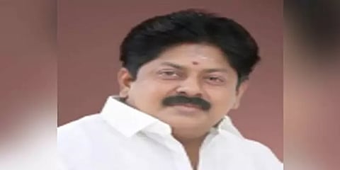 பாலியல் புகார்: முன்னாள் அமைச்சர் மணிகண்டனை தொடர்ந்து உதவியாளர், ஓட்டுநர் தலைமறைவு