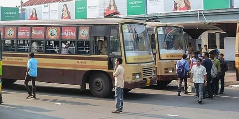 ஊரடங்கு தளர்வுகள்: சென்னை உள்ளிட்ட 4 மாவட்டங்களில் இயங்கத் தொடங்கிய பேருந்துகள்