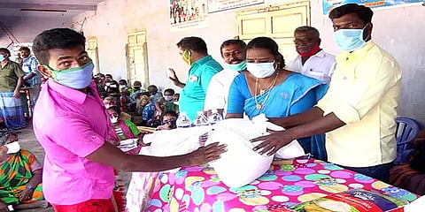 கொரோனா கால மகத்துவர்: மாற்றுத்திறனாளி குடும்பங்களுக்கு நிவாரணம்