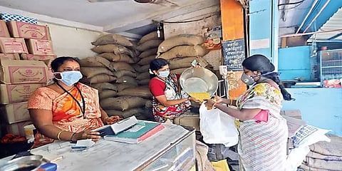 ரேஷன் கடைகளில் உள்ள பொருட்களின் தரத்தை தொடர்ந்து ஆய்வு செய்க: கூட்டுறவு பதிவாளர்