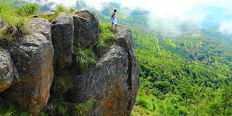 தேனி: வனத்துறையினரை தாக்கியவர்கள் நக்சல்களா? நக்சல் தடுப்பு பிரிவு போலீசார் தீவிர சோதனை