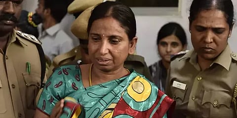 “கணவர் முருகனுக்கும், எனக்கும் தொடர் விடுப்பு கொடுங்கள்”-முதல்வருக்கு நளினி கோரிக்கை