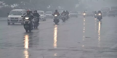டெல்லியில் தொடரும் கனமழை: மக்கள் அவதி