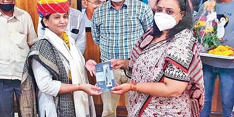 தூய்மைப் பணியாளர் டூ துணை கலெக்டர்... 40 வயது பெண்ணின் அசாத்திய பயணம்!
