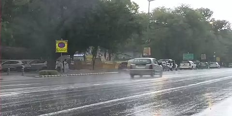 டெல்லியில் கொட்டித் தீர்த்த கனமழை