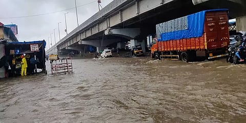 மும்பையில் மீண்டும் பலத்த மழை - மக்கள் தவிப்பு