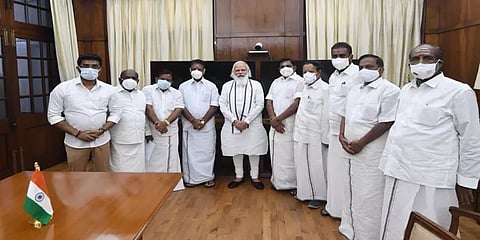 மோடியுடன் அதிமுக தலைவர்கள் திடீர் சந்திப்பு: உட்கட்சி பிரச்னைக்காகவா, மக்கள் நலனுக்காகவா?