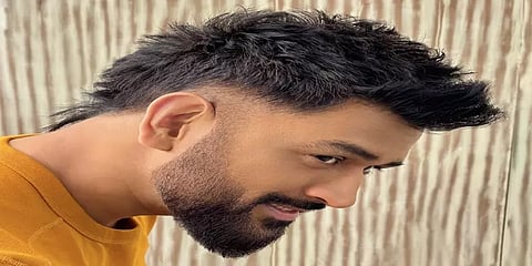 ஸ்டைலிஷான புது லுக்கில் தோனி: வைரலாகும் புகைப்படங்கள்