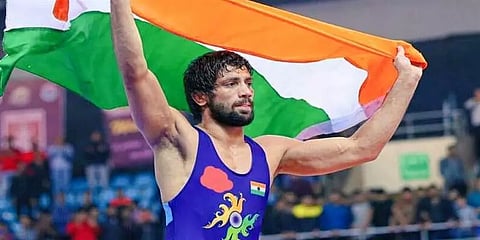 மல்யுத்தத்தில் மாஸ் காட்டும் ரவிகுமார் தாஹியா; ஹரியானாவிலிருந்து கிளம்பிய இளம்புயலின் கதை!