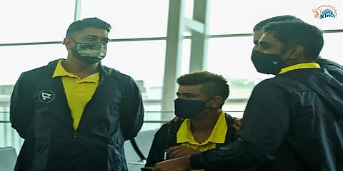 துபாய் புறப்பட்டது தோனி தலைமையிலான சிஎஸ்கே அணி