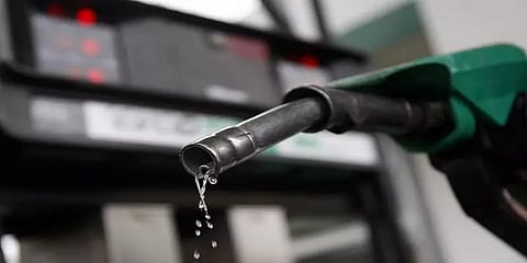 தமிழ்நாடு பட்ஜெட் 2021-22: பெட்ரோல் மீதான வரியில் லிட்டருக்கு ரூ.3 குறைக்க ஆணை