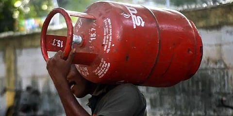 சமையல் எரிவாயு சிலிண்டர் விலை ரூ.25 உயர்வு