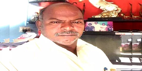 அண்ணாநகர் காவல் நிலையம் அருகே திமுக பேச்சாளர் வெட்டிக்கொலை: 4 பேர் போலீசில் சரண்