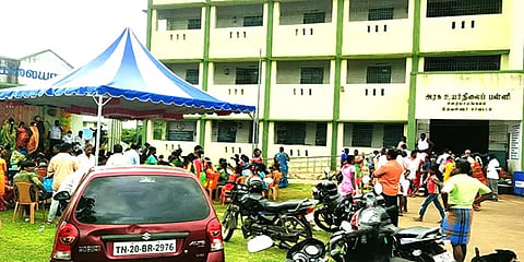 திருவள்ளூர்: அரசுப் பள்ளி வளாகத்தில் நடைபெற்ற மஞ்சள் நீராட்டு விழாவால் சர்ச்சை