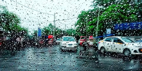 சென்னையின் பல்வேறு இடங்களில் பரவலாக மழை