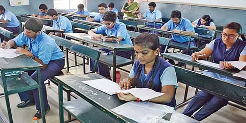10,11 ஆம் வகுப்பு துணைத் தேர்வு: மாற்றுத்திறனாளிகள் ஆல் பாஸ்