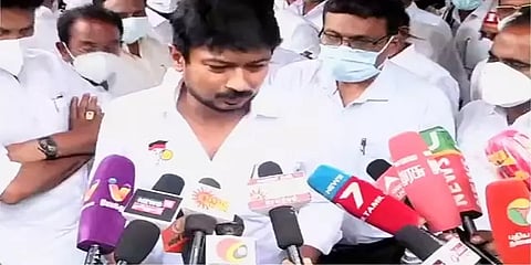 மாணவர் தனுஷின் உடலுக்கு நேரில் அஞ்சலி - ரூ.10 லட்சம் நிவாரணத் தொகை வழங்கினார் உதயநிதி