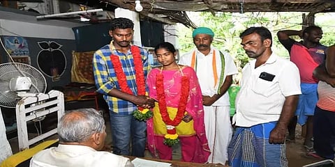 நாங்குநேரி: சேர்த்து வைக்க கோரி கணவன் வீட்டு முன் இளம்பெண் தர்ணா