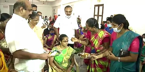 திருப்பூர்: 100 கர்ப்பிணி பெண்களுக்கு அரசு சார்பில் நடந்த சமுதாய வளைகாப்பு விழா
