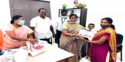 திருவேற்காடு முகாமில் தடுப்பூசி செலுத்திக் கொள்ளும் அனைவருக்கும் பரிசு - நகராட்சி ஆணையர்