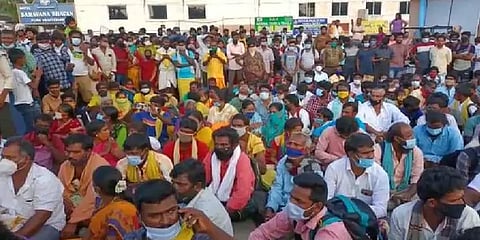 திருப்பதி: இலவச தரிசன டோக்கன்கள் கிடைக்காத பக்தர்கள் போராட்டம்