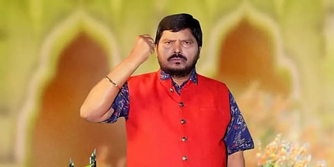 சோனியா காந்தி பிரதமராக வந்திருக்க வேண்டும் - மத்திய இணை அமைச்சர் ராம்தாஸ் அத்வாலே