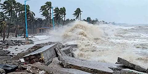 ஆந்திரா - ஓடிசா இடையே கரையை கடந்தது குலாப் புயல்!