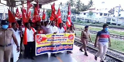 புதிய வேளாண் சட்டங்களை எதிர்த்து தொடங்கியது நாடு தழுவிய முழு அடைப்பு போராட்டம்
