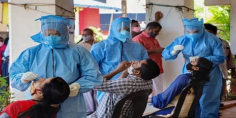 தமிழகத்தில் 1500க்கும் கீழ் குறைந்த தினசரி கொரோனா தொற்று