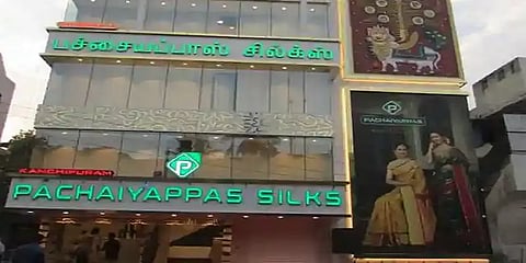 காஞ்சிபுரத்தில் துணிக்கடைகளில் வருமான வரித்துறை சோதனை