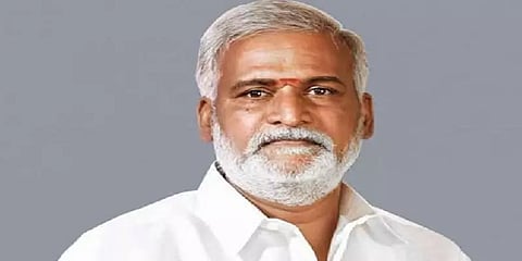 வடபழனி: பக்தர்களிடம் அதிக கட்டணம் வசூலித்த ஒப்பந்ததாரரை கண்டித்த அமைச்சர் சேகர்பாபு