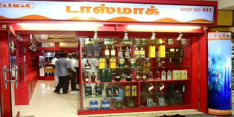 மதுரை: கூடுதல் விலைக்கு மதுபானங்களை விற்றதாக 5 பேர் பணியிடை நீக்கம்