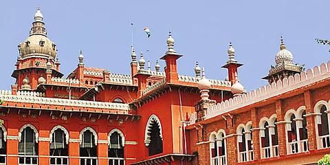 கூட்டுறவு சங்க தலைவர் விதியை மீறினால் அதிகாரிகள் வேடிக்கை பார்க்க முடியாது: உயர்நீதிமன்றம்
