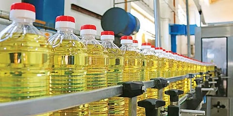 சமையல் எண்ணெய் கையிருப்புக்கு கட்டுப்பாடு - விலையை குறைக்க மத்திய அரசு நடவடிக்கை