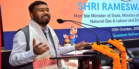 “கொரோனா தடுப்பூசி இலவசமாக கிடைப்பதே பெட்ரோல் மீதான வரியில் இருந்துதான்” - மத்திய அமைச்சர்