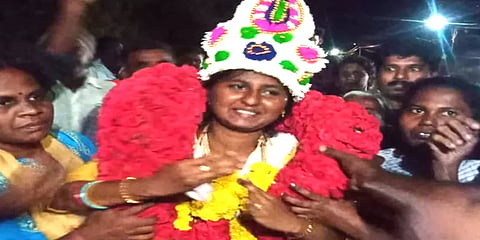 21 வயதில் ஊராட்சி மன்ற தலைவராக தேர்ந்தெடுக்கப்பட்டுள்ள பொறியியல் பட்டதாரி பெண்