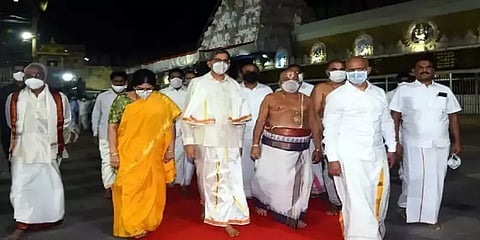 திருப்பதியில் உச்ச நீதிமன்ற தலைமை நீதிபதி சாமி தரிசனம்