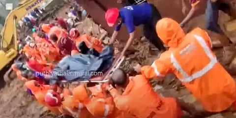 கேரளா: கனமழையால் ஏற்பட்ட நிலச்சரிவில் சிக்கி 21 பேர் உயிரிழப்பு - மீட்பு பணிகள் தீவிரம்