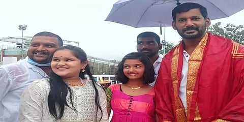 "வீடு கட்ட வைத்திருந்த பணத்தை புனித் ராஜ்குமார் உதவிய மாணவர்களுக்கு கொடுக்கிறேன்"- விஷால்
